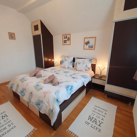 Smiley Apartment Sibiu Exteriör bild
