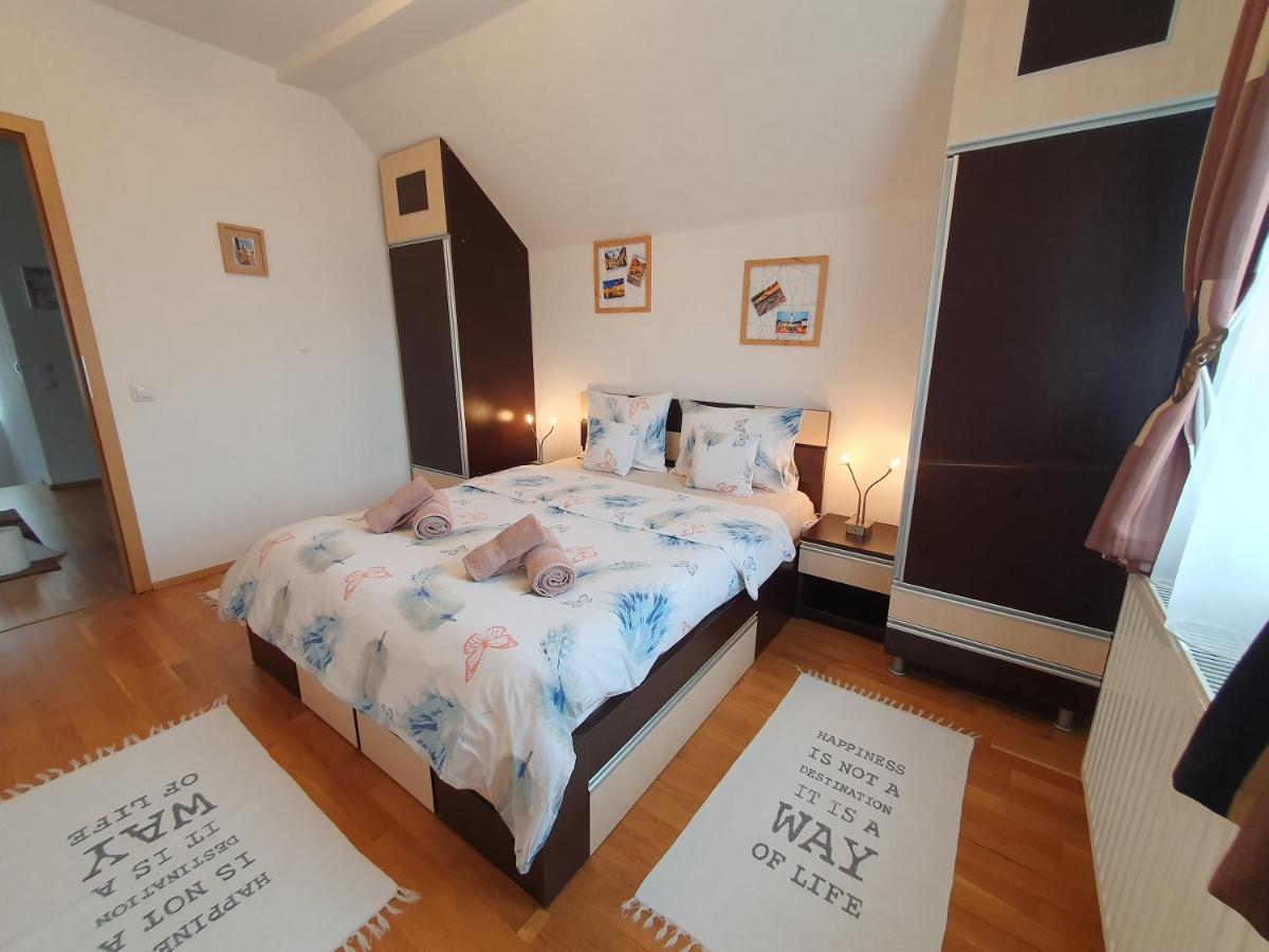Smiley Apartment Sibiu Exteriör bild
