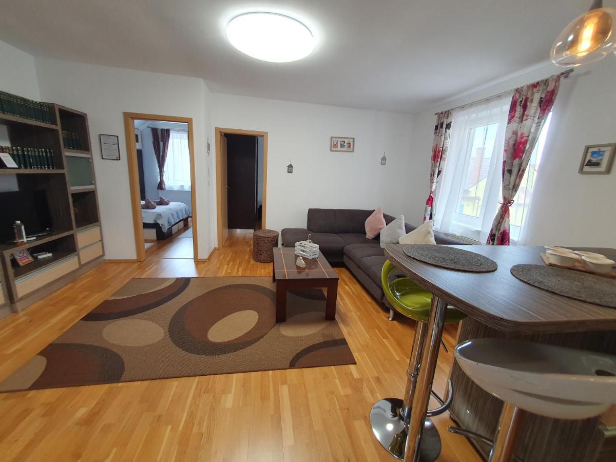 Smiley Apartment Sibiu Exteriör bild