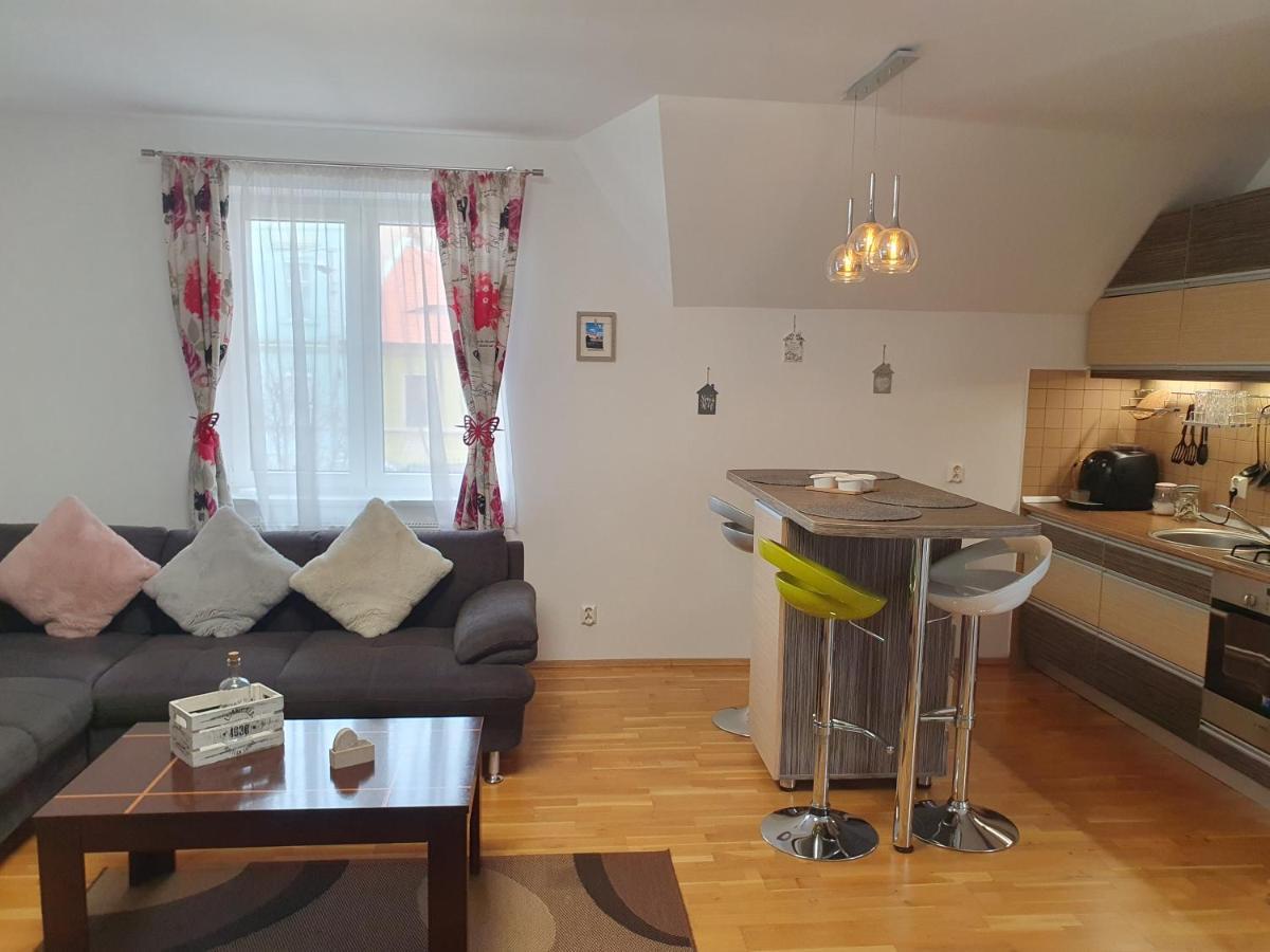 Smiley Apartment Sibiu Exteriör bild